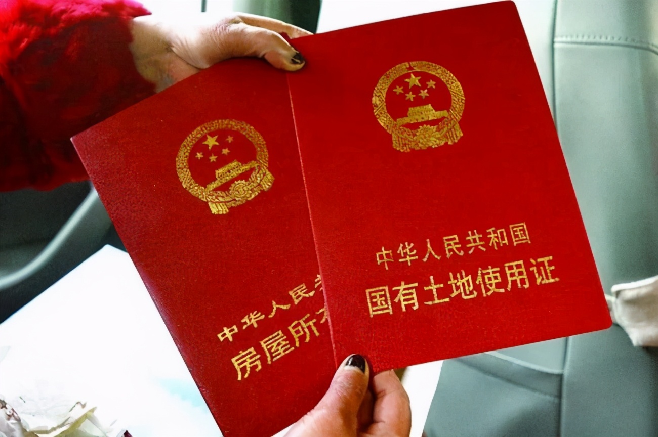 先过户给孩子，后又通过遗嘱将房子留给二婚妻子，房子应